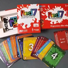 Gra Red7, idealna zabawy dla 4 osób. Kolorowe karty i zasady gry.