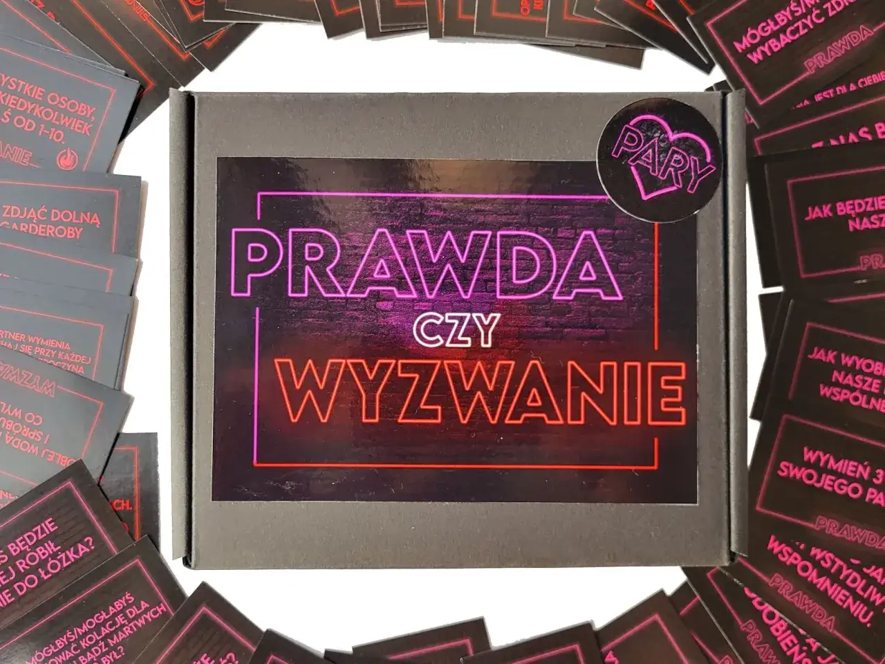 Pudełko z napisem 