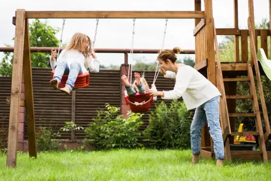 Zabawy dla dzieci w domu i na dworze - pomysły na każdy wiek